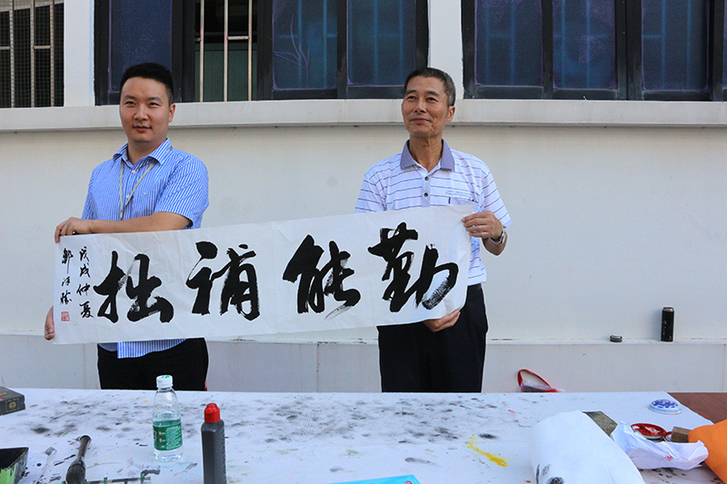 世界杯官方入口公司成功举办第一届“关爱生命，奉献爱心”无偿献血活动