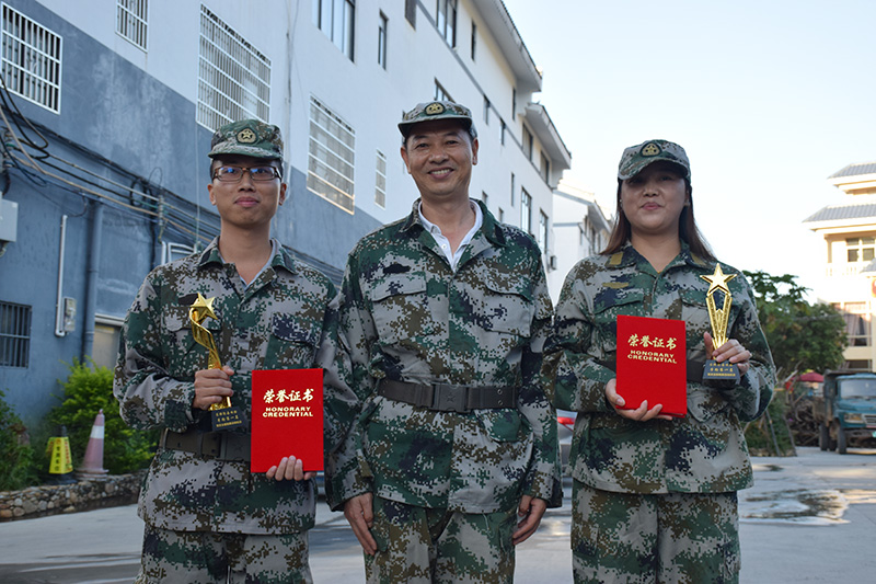 世界杯官方入口园区党委举办了以“不忘初心·牢记使命”为主题的主题党日活动